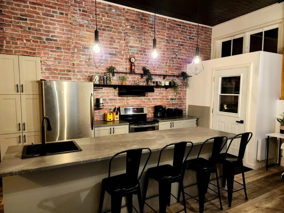 Loft Style Industriel-Centre-Ville+Parking Gratuit Québec Pokój zdjęcie